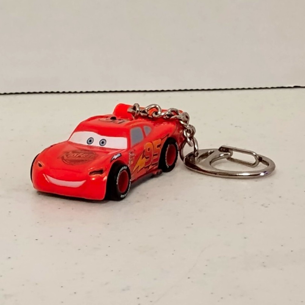 Disney Pixar Cars Lightning McQueen Light Up Keychain Carabiner Clip Red